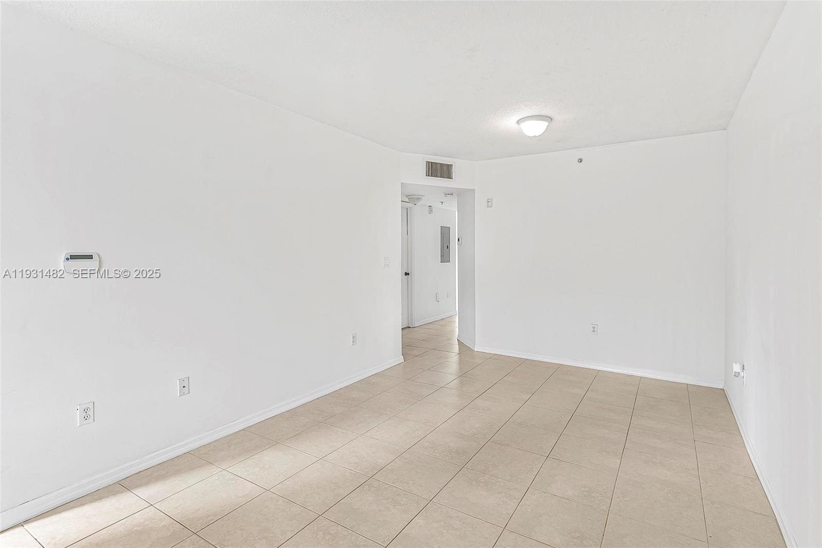 THE COURTS AT BAYSHORE II - Residential Lease