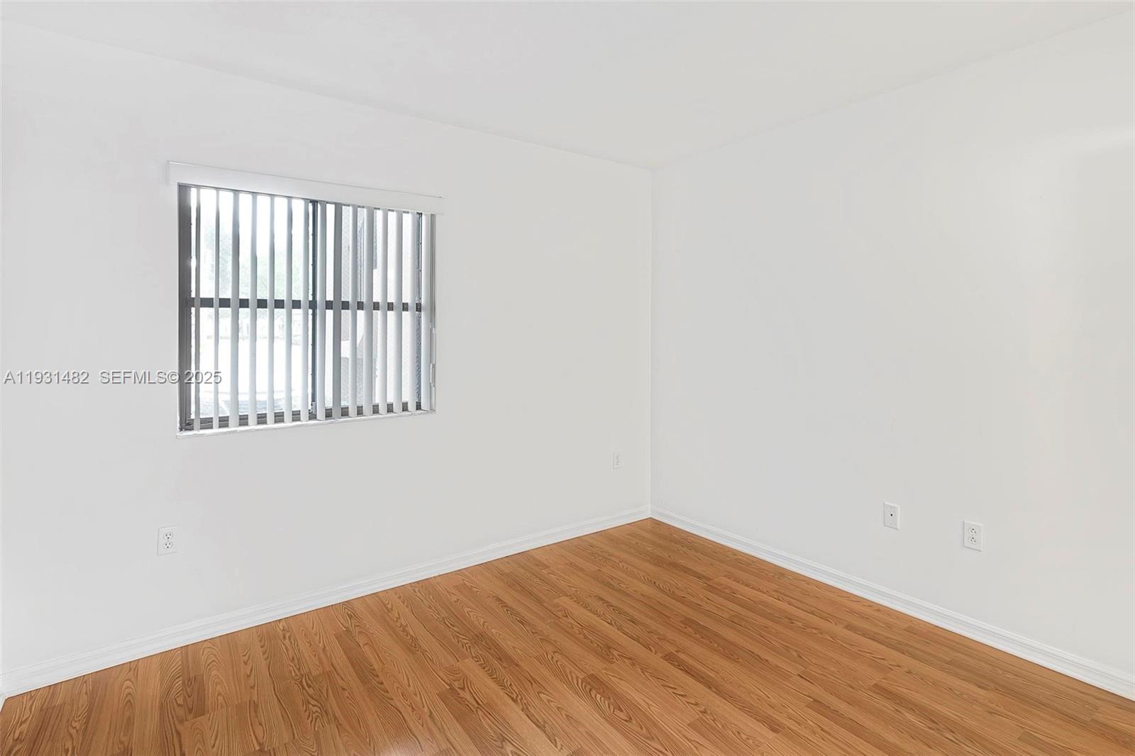 THE COURTS AT BAYSHORE II - Residential Lease