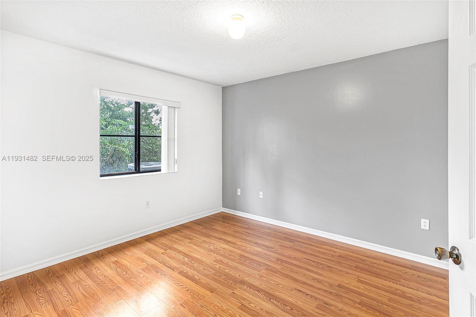 THE COURTS AT BAYSHORE II - Residential Lease