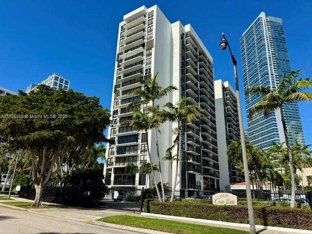 Experience breathtaking panoramic views of the Intracoastal, Ocean and Skyline from this spectacular 2 bed 2 bath condo located on Brickell Bay Drive's Best - Costa Bella. Live like you are on Vacation in the Heart of Brickell. This residence has an oversized primary bedroom with an ensuite bath, large walk in closet, dressing area, 2nd bedroom/office/den, along with a full guest bath, washer/dryer, oversized balcony and also comes with an a assigned covered parking space. Building amenities include Pool, Spa, Tennis/Pickle Ball Courts, BBQ area, Party room, Gym, Library, Children's room and more. Full concierge bldg with 24 hour security. Walk to work or to play with restaurants, nightlife, shopping and supermarkets just minutes away.
Location. Location. Location.