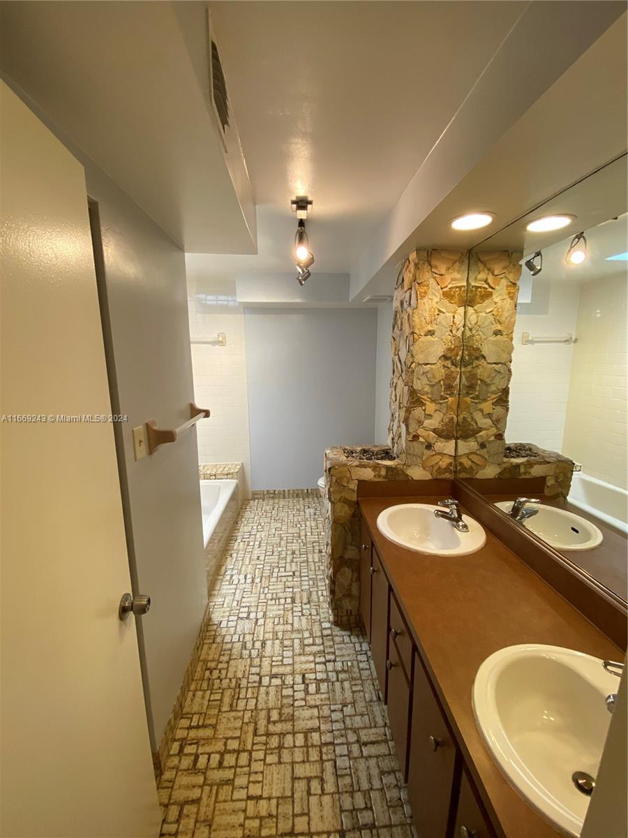 BAY TREE PATIO HOMES COND - Residential