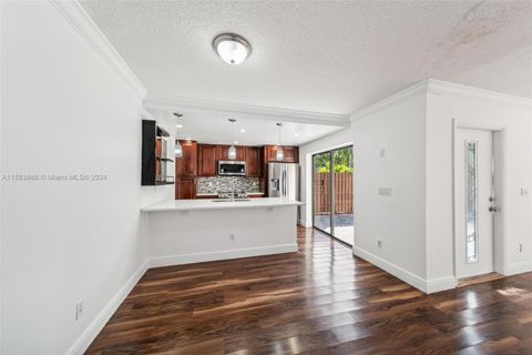 Townhouse in Tamarac FL 5935 55th Ln Ln 7.jpg