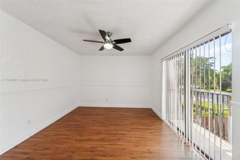 Townhouse in Tamarac FL 5935 55th Ln Ln 27.jpg