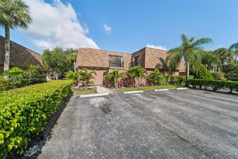 Townhouse in Tamarac FL 5935 55th Ln Ln 34.jpg