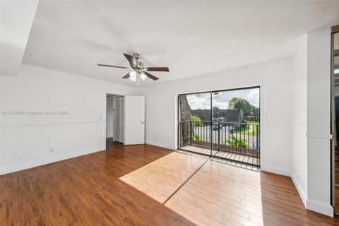 Townhouse in Tamarac FL 5935 55th Ln Ln 17.jpg