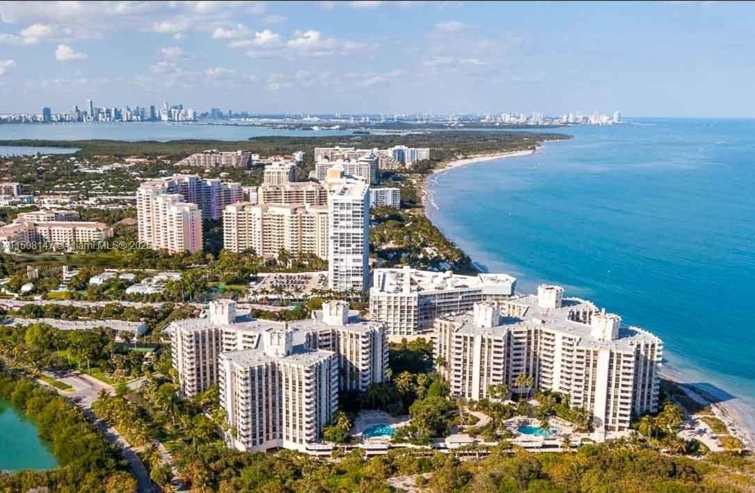 TOWERS OF KEY BISCAYNE CO - Residential