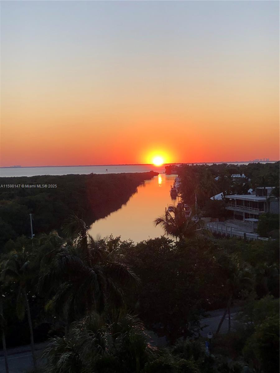 TOWERS OF KEY BISCAYNE CO - Residential