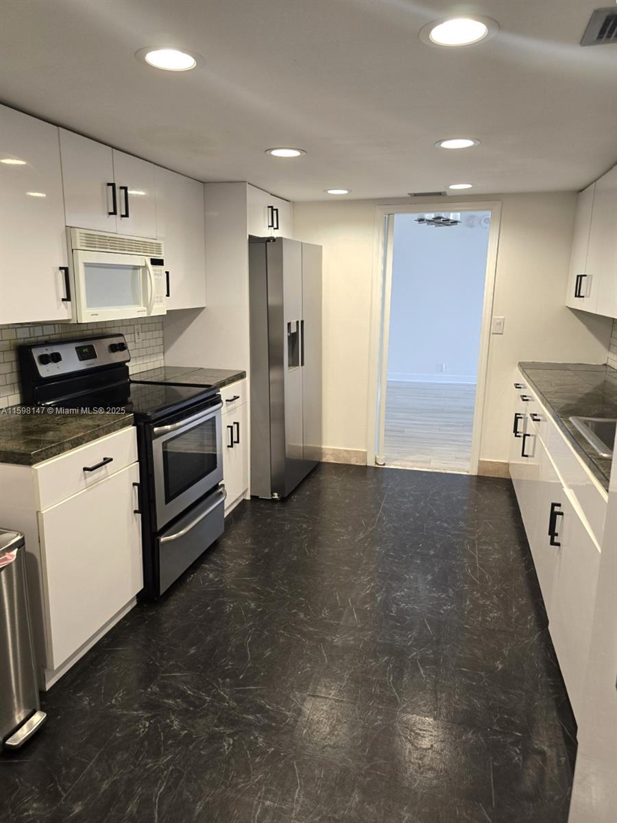 TOWERS OF KEY BISCAYNE CO - Residential