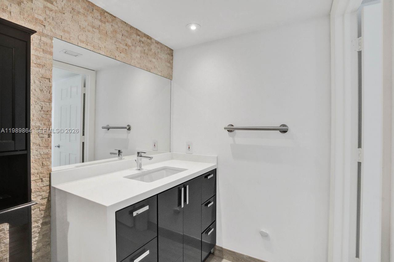 THE ASTON CONDO - Residential