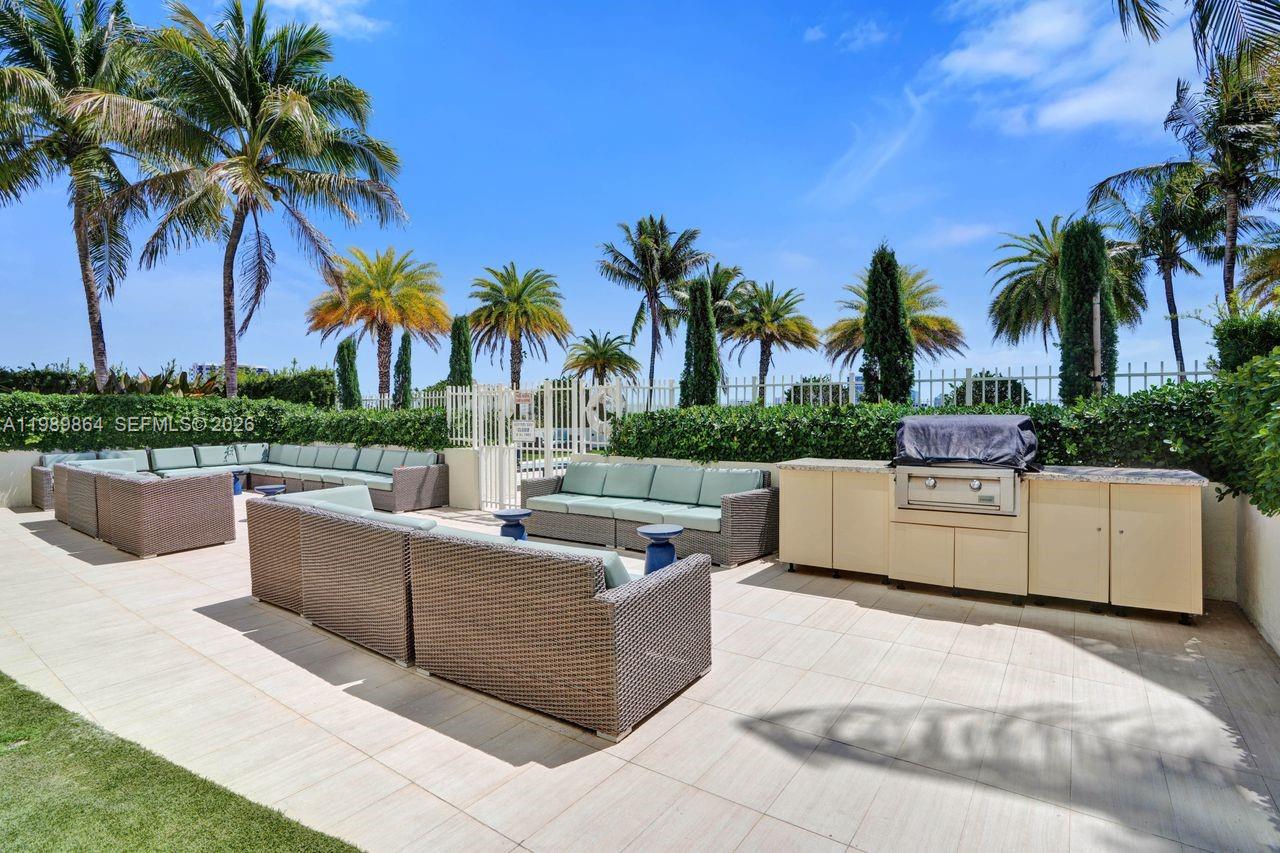 THE ASTON CONDO - Residential