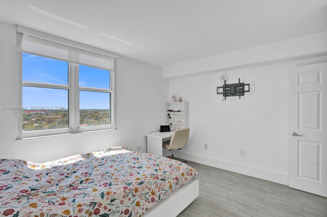 THE ASTON CONDO - Residential