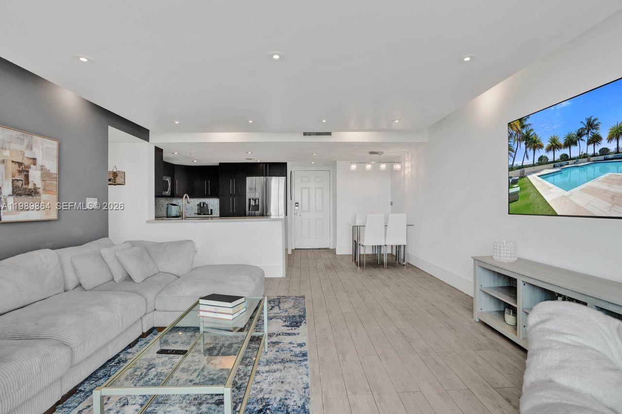 THE ASTON CONDO - Residential