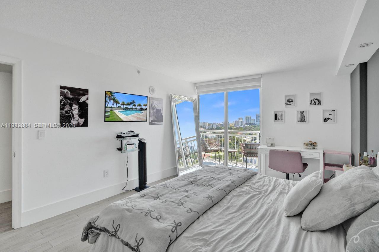 THE ASTON CONDO - Residential