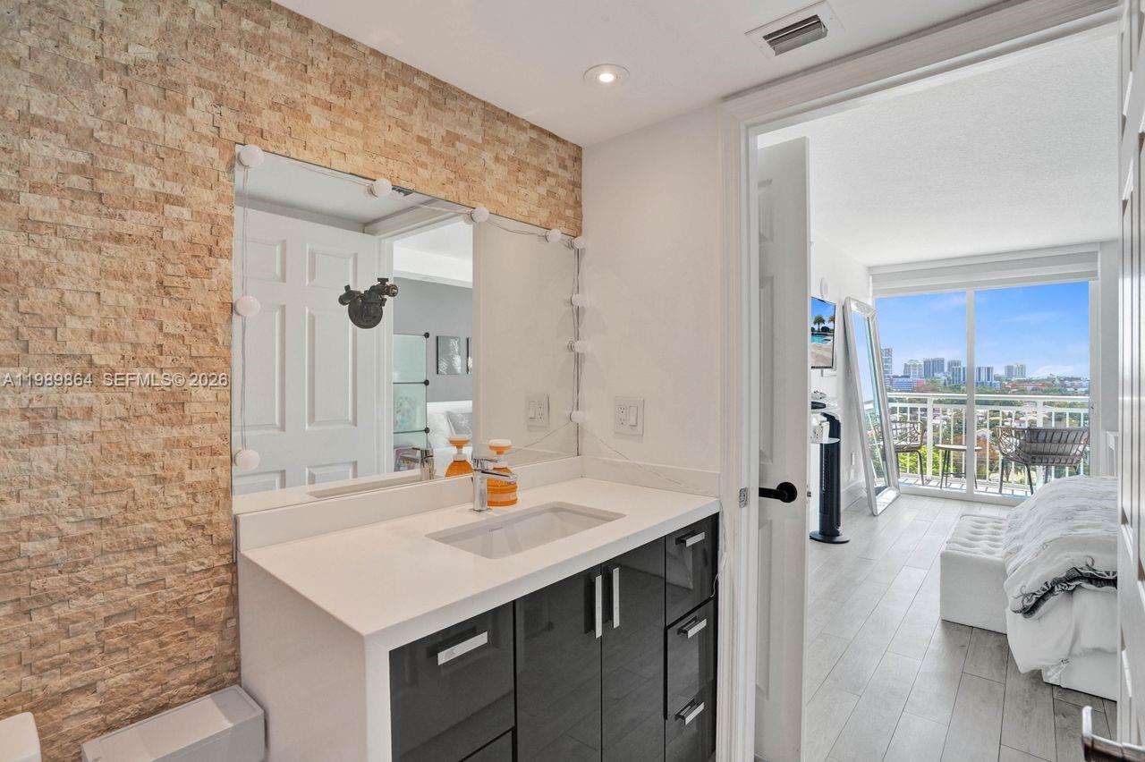 THE ASTON CONDO - Residential