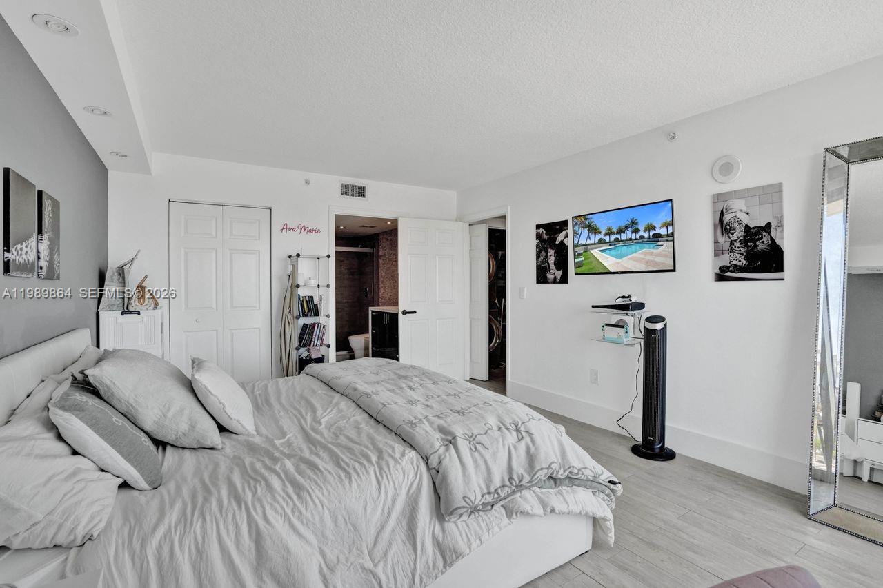 THE ASTON CONDO - Residential