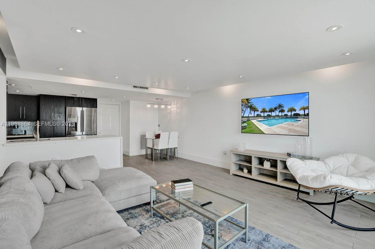 THE ASTON CONDO - Residential