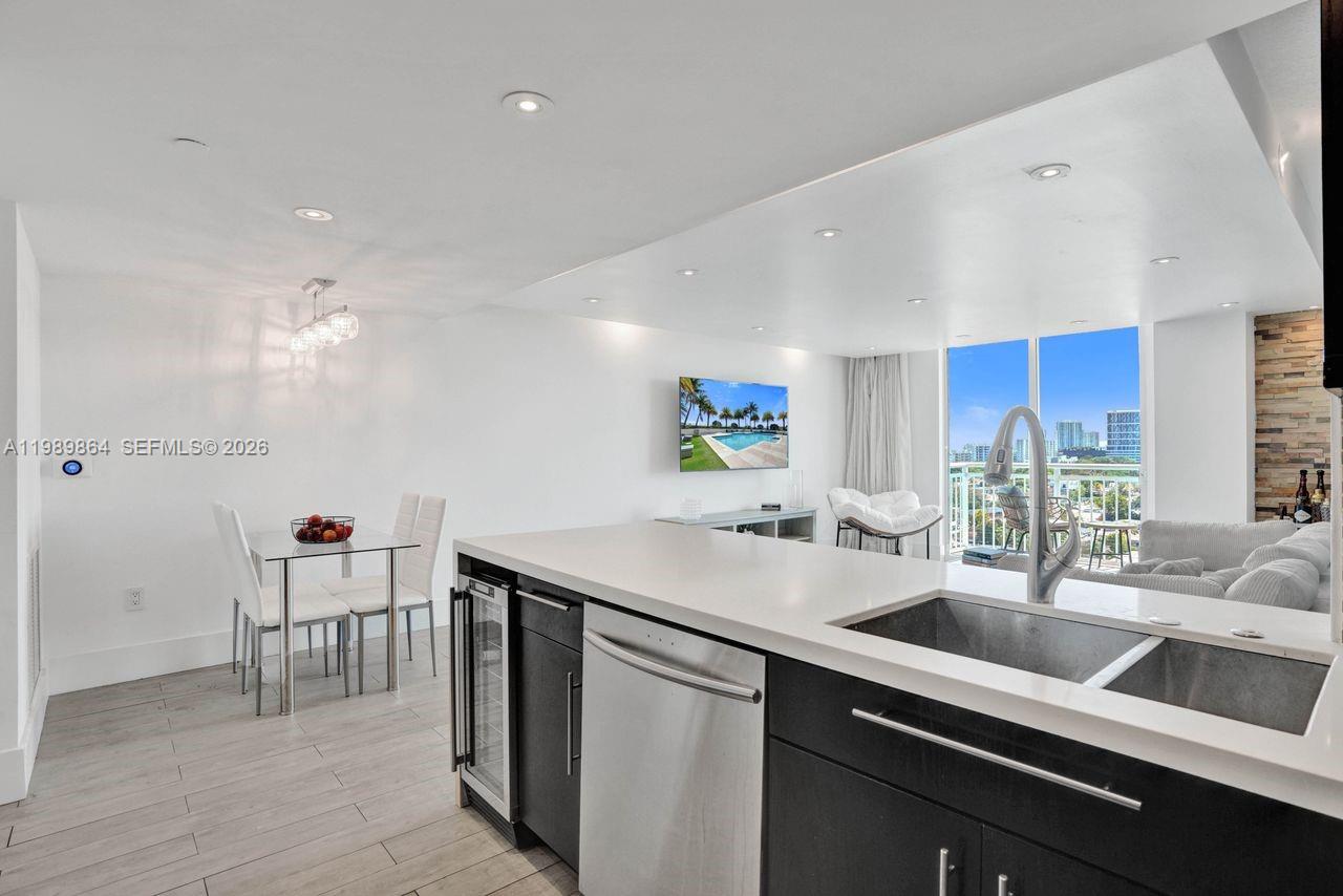 THE ASTON CONDO - Residential