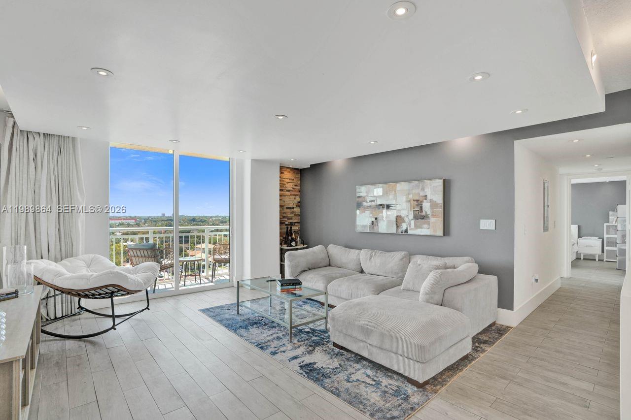 THE ASTON CONDO - Residential