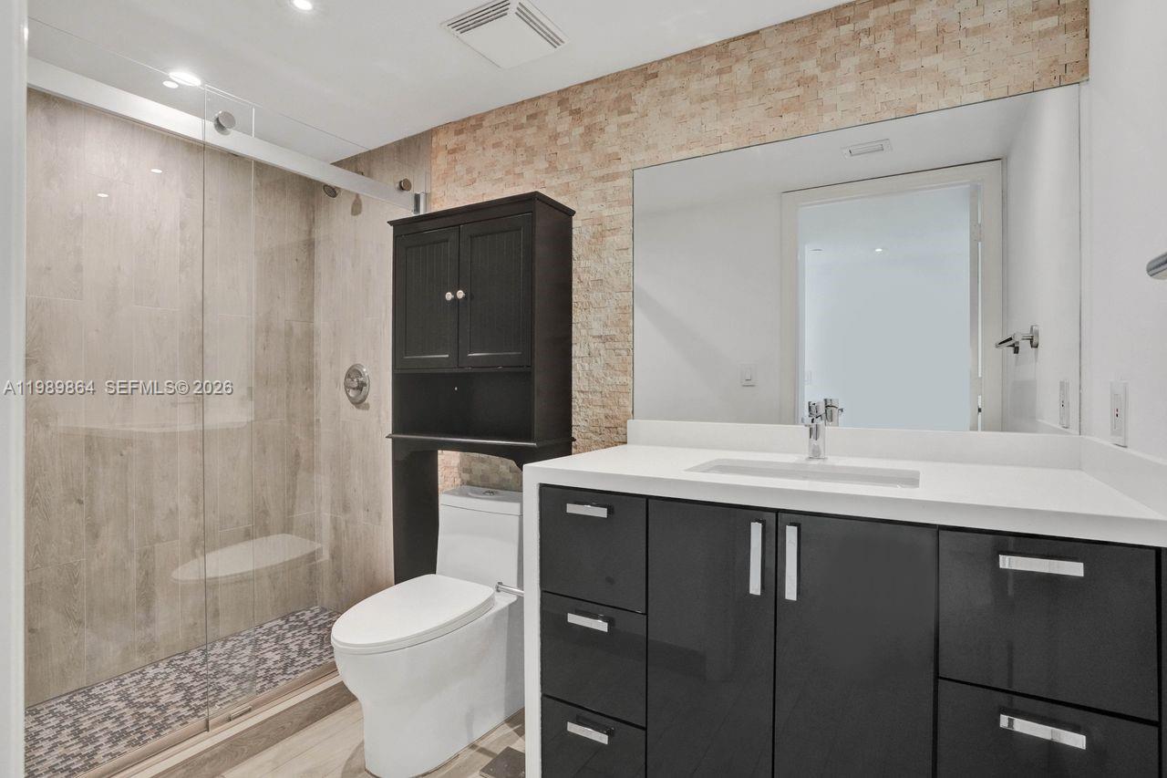 THE ASTON CONDO - Residential