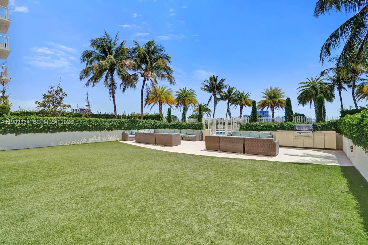 THE ASTON CONDO - Residential