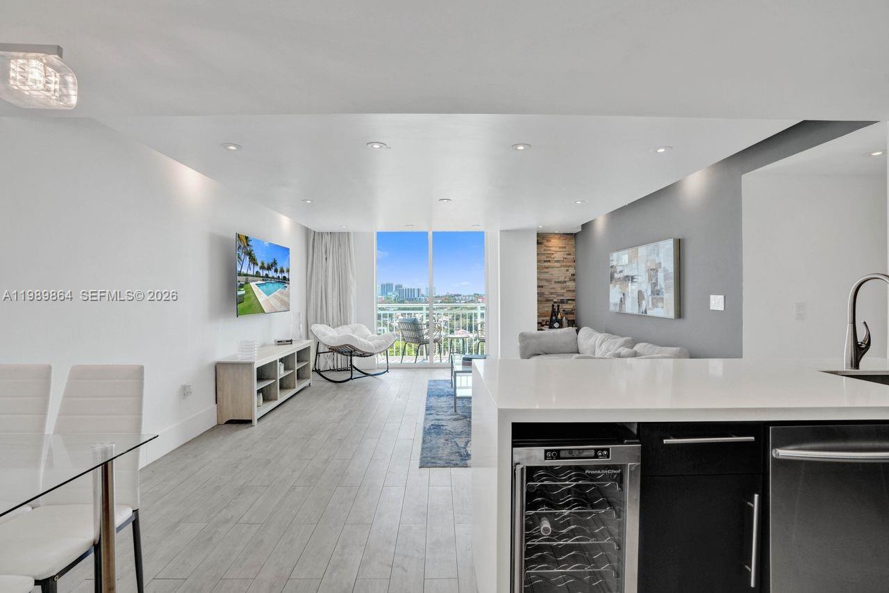 THE ASTON CONDO - Residential