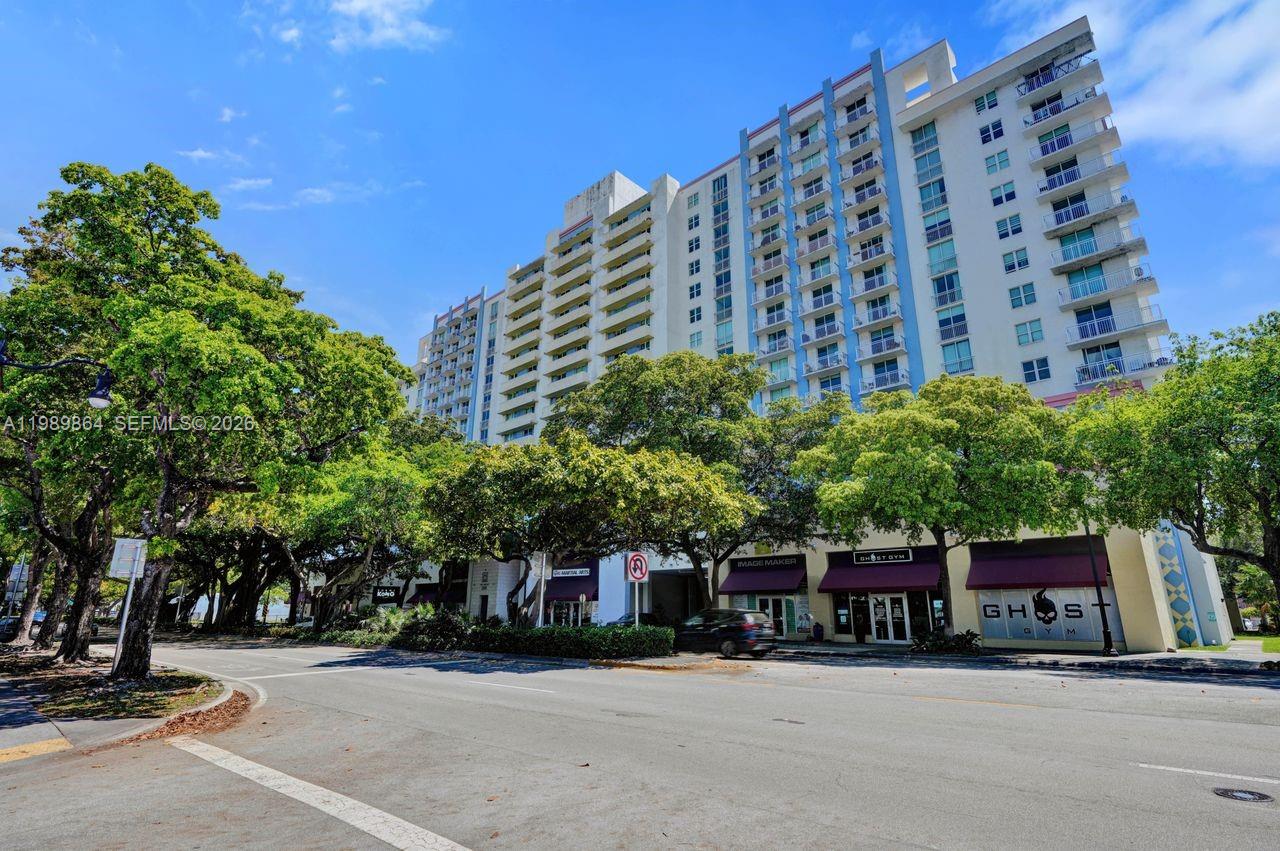 THE ASTON CONDO - Residential