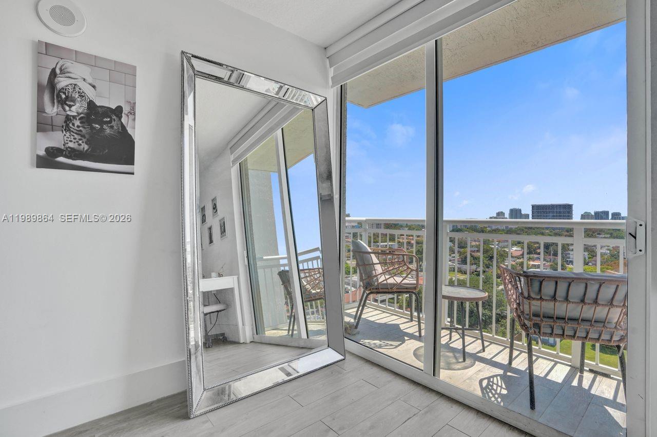 THE ASTON CONDO - Residential