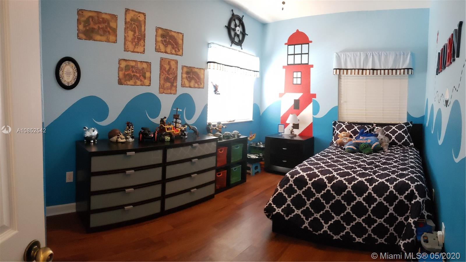 SANTA MONICA ESTATES - Residential