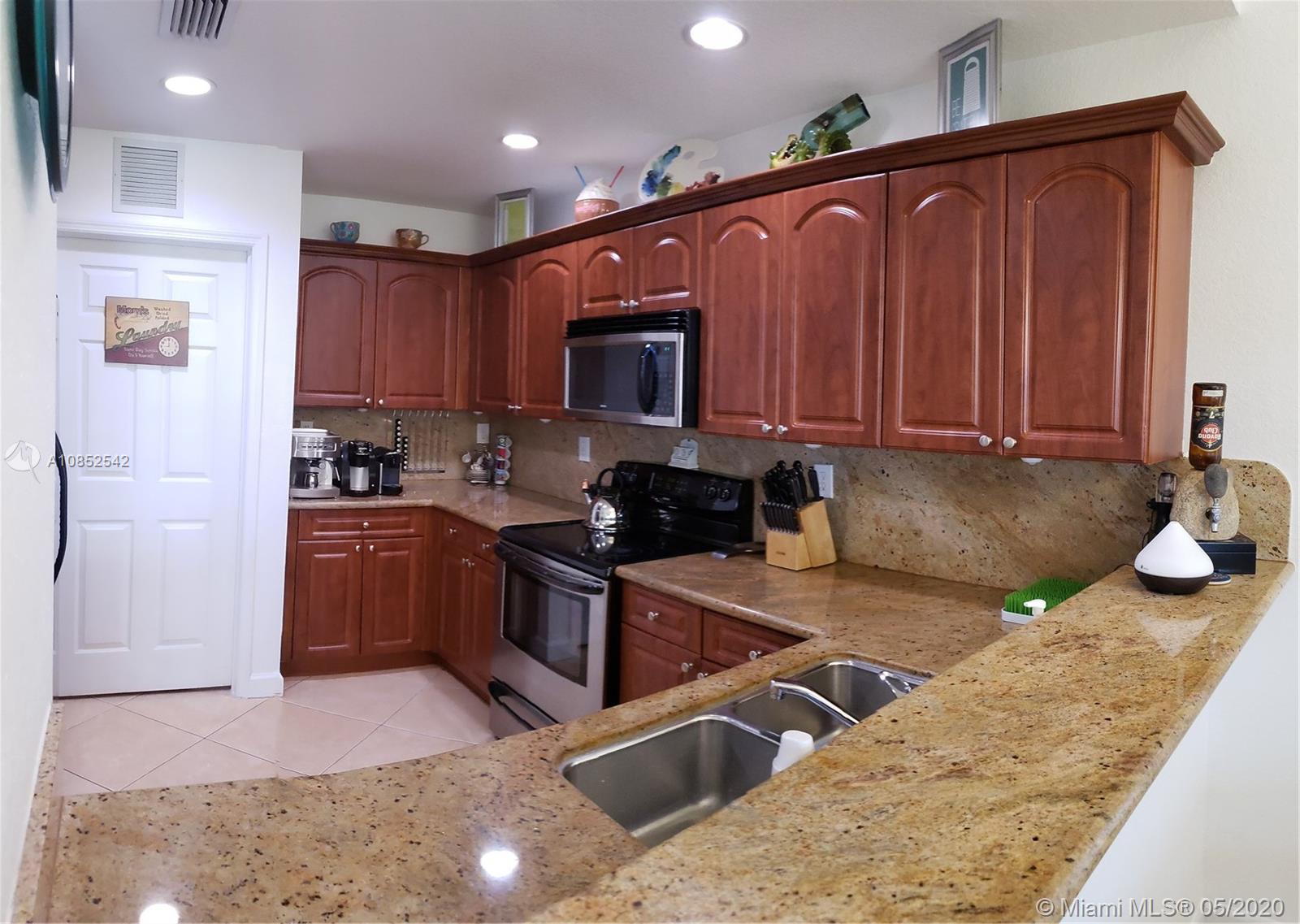 SANTA MONICA ESTATES - Residential