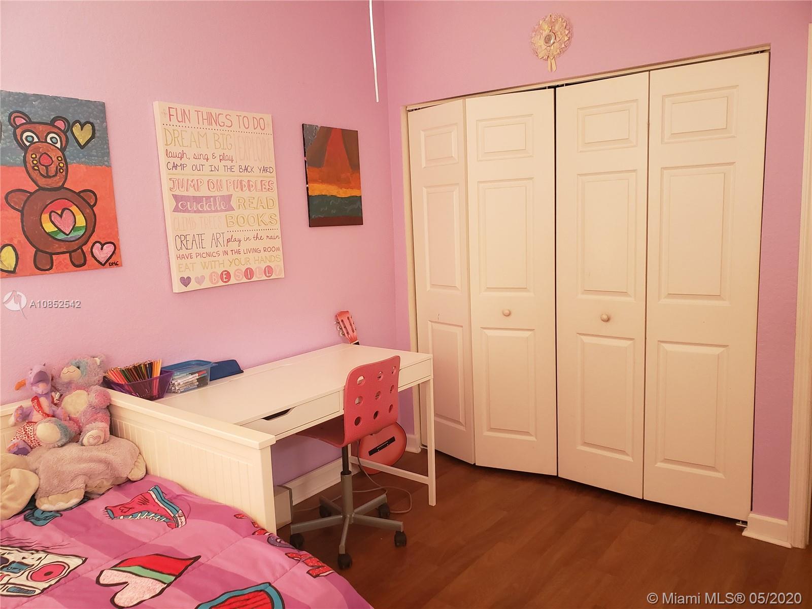 SANTA MONICA ESTATES - Residential