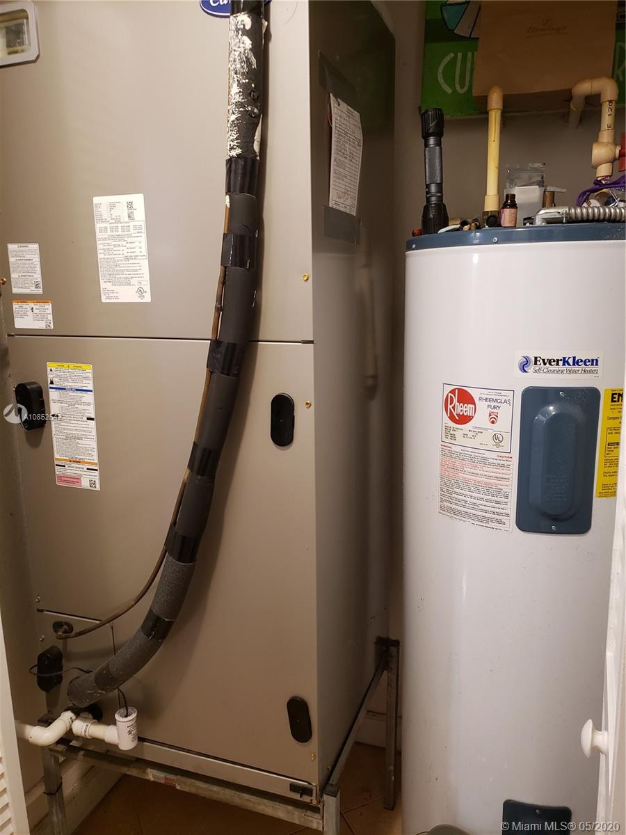 SANTA MONICA ESTATES - Residential