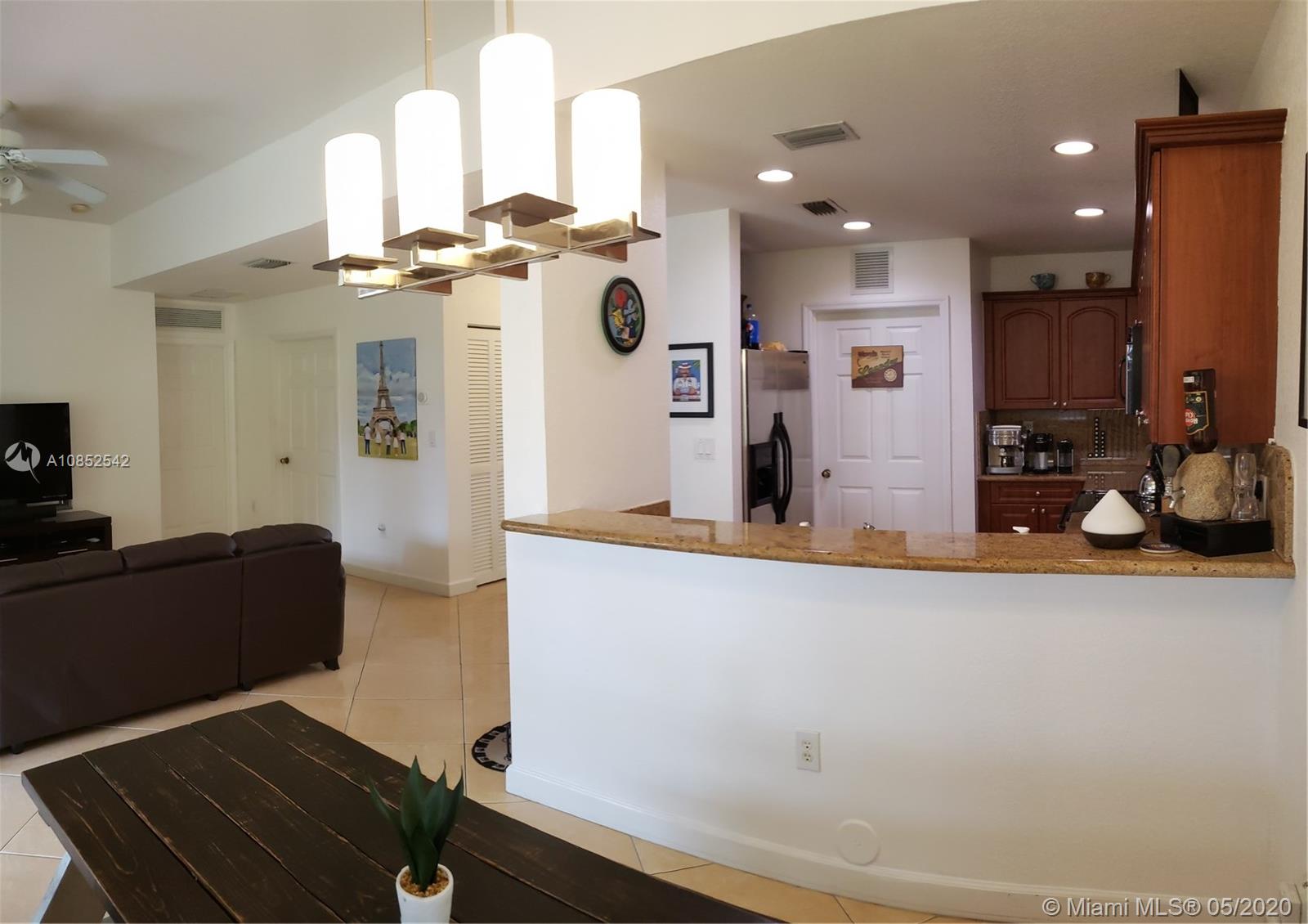 SANTA MONICA ESTATES - Residential