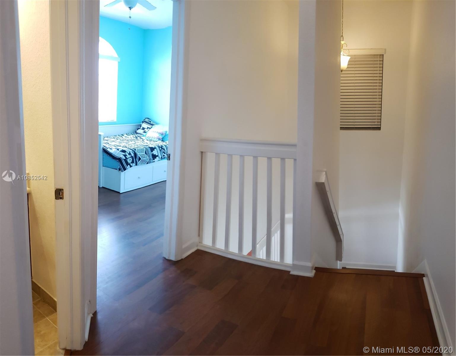 SANTA MONICA ESTATES - Residential