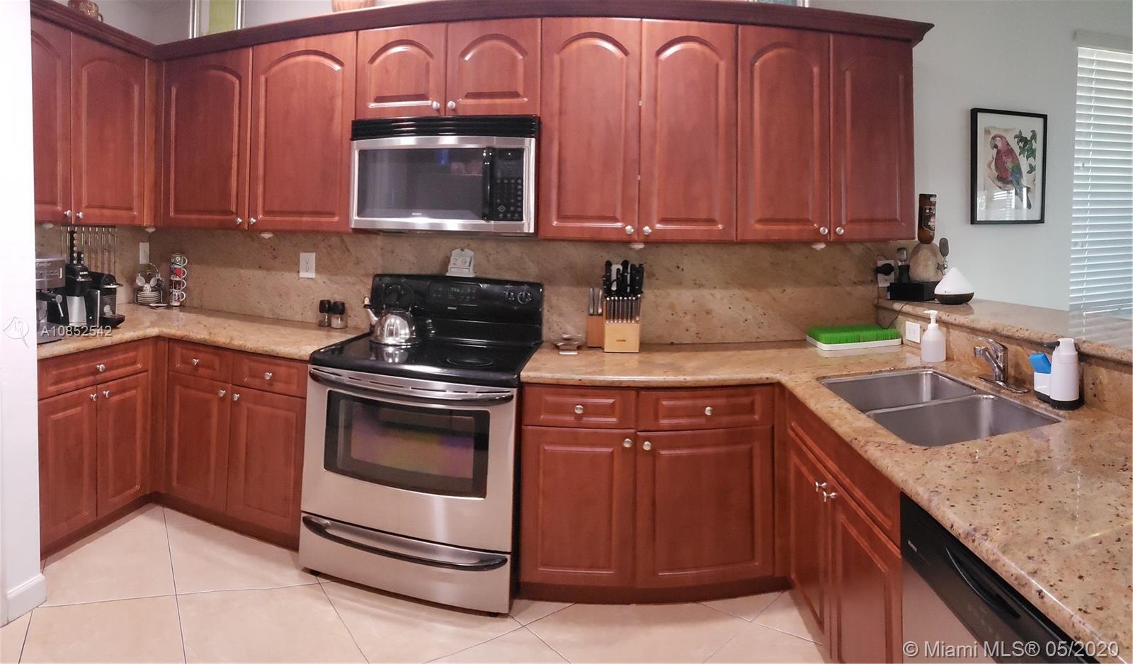 SANTA MONICA ESTATES - Residential