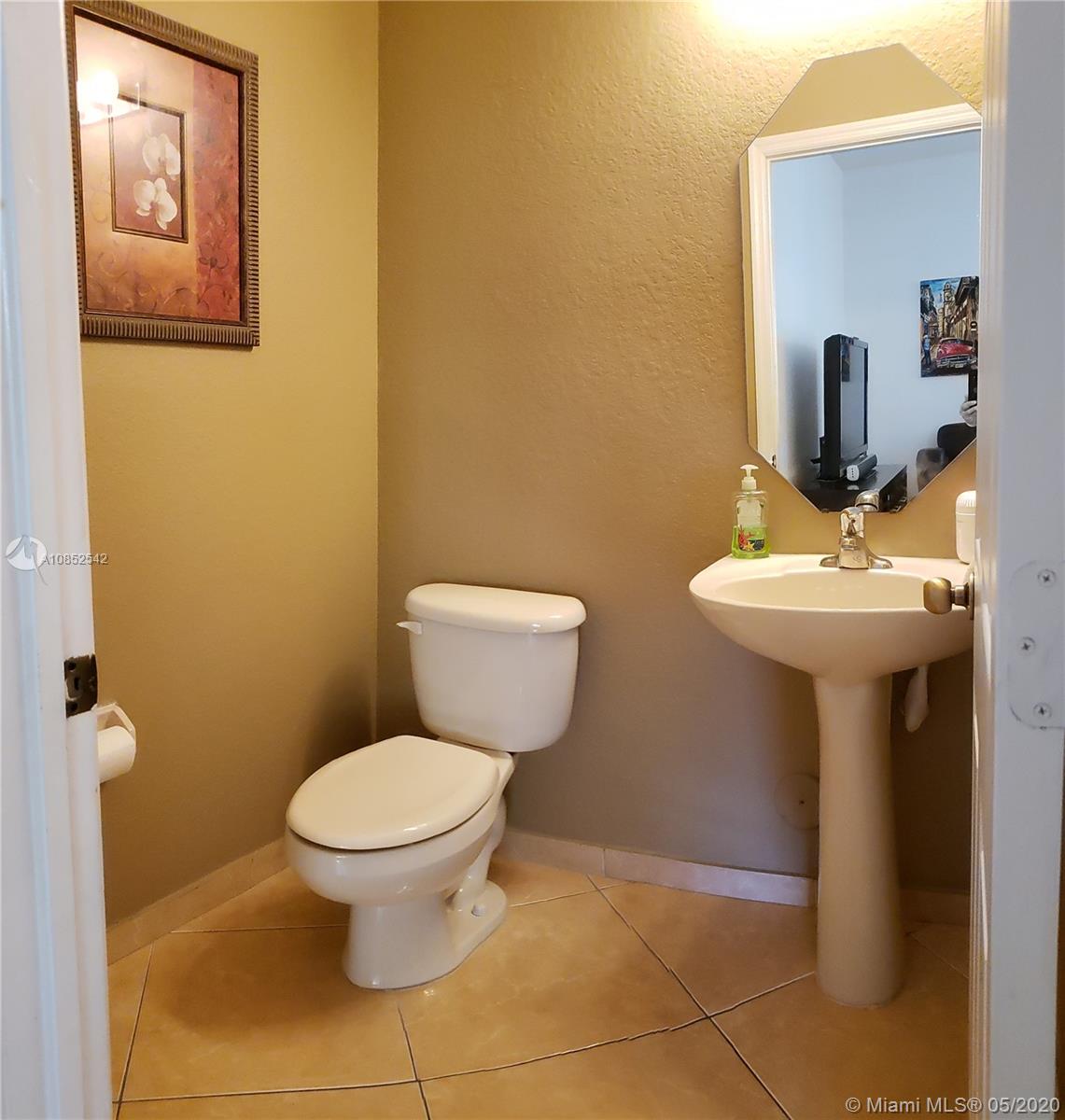 SANTA MONICA ESTATES - Residential