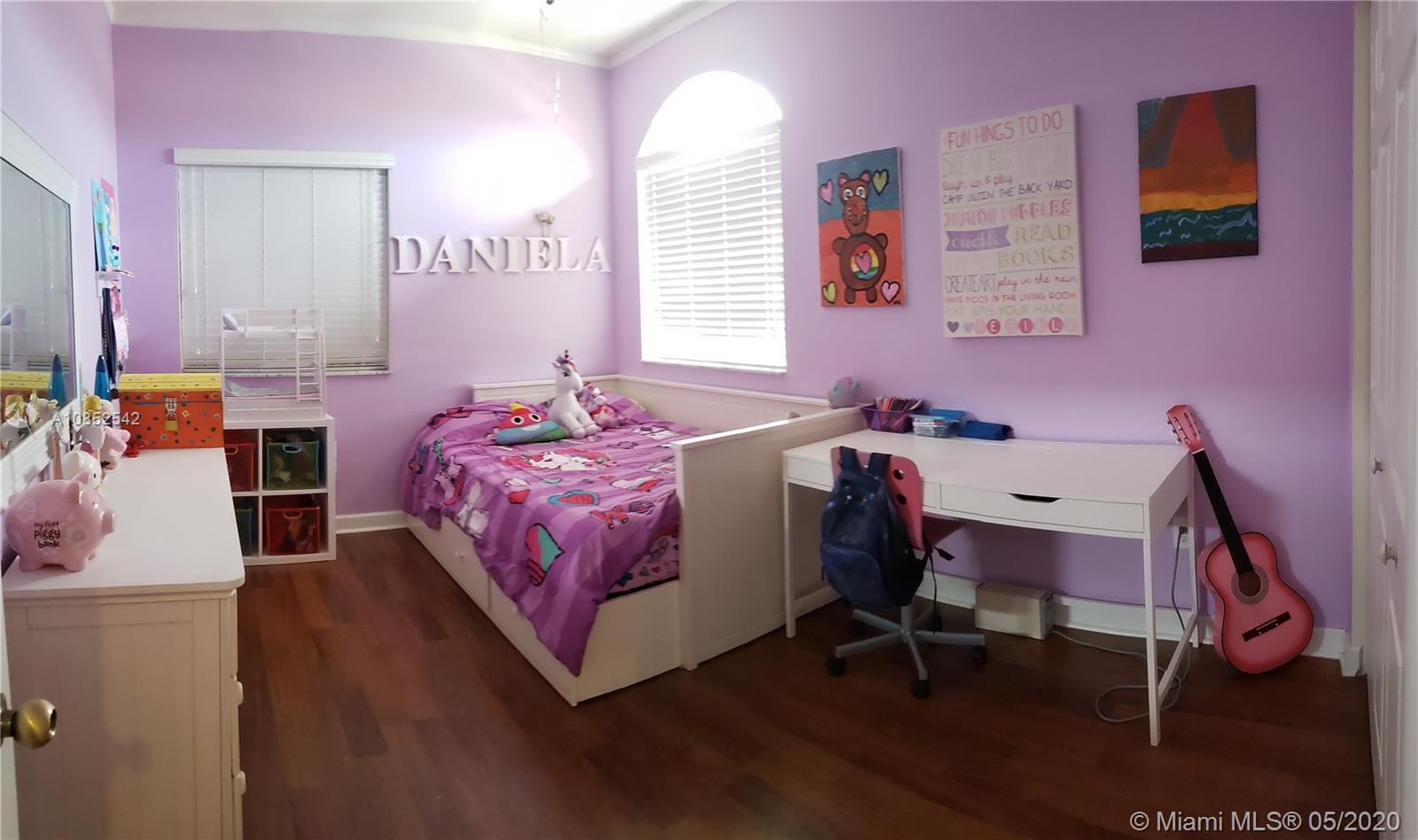 SANTA MONICA ESTATES - Residential