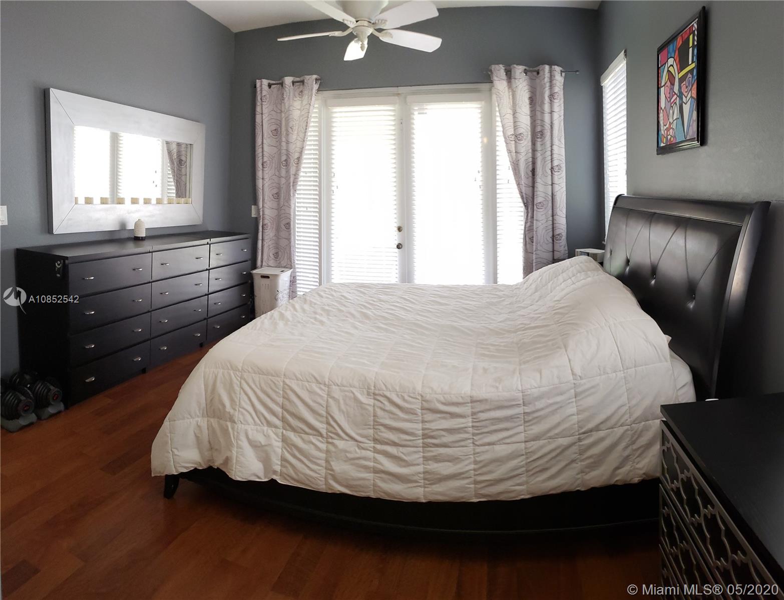 SANTA MONICA ESTATES - Residential