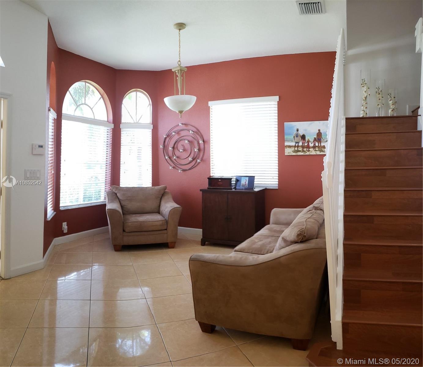 SANTA MONICA ESTATES - Residential