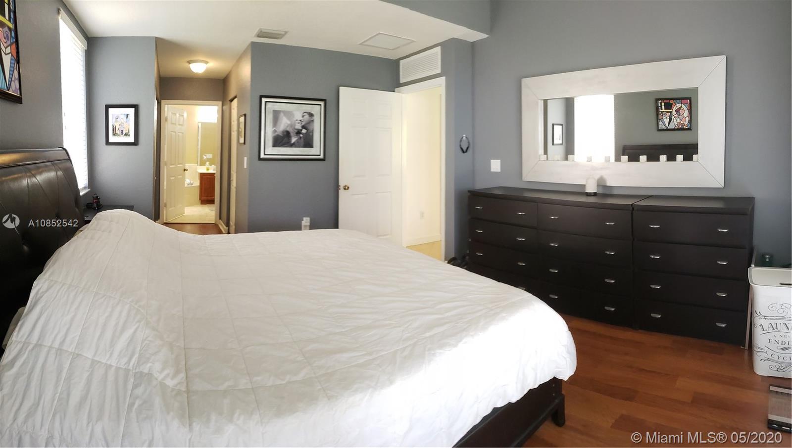 SANTA MONICA ESTATES - Residential