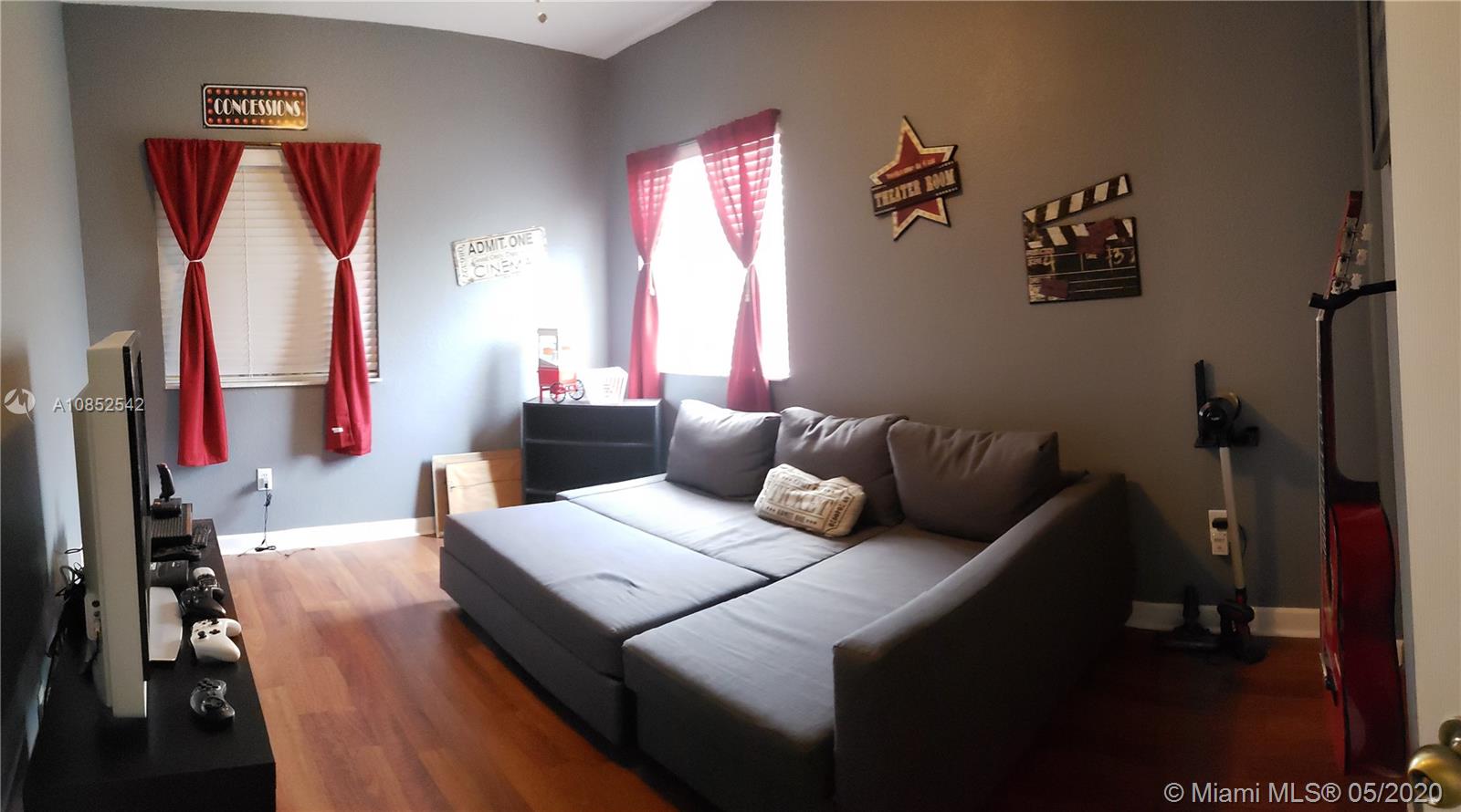 SANTA MONICA ESTATES - Residential