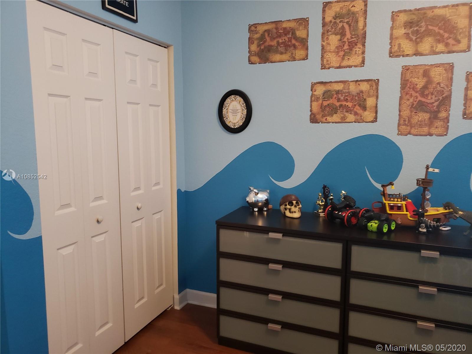 SANTA MONICA ESTATES - Residential