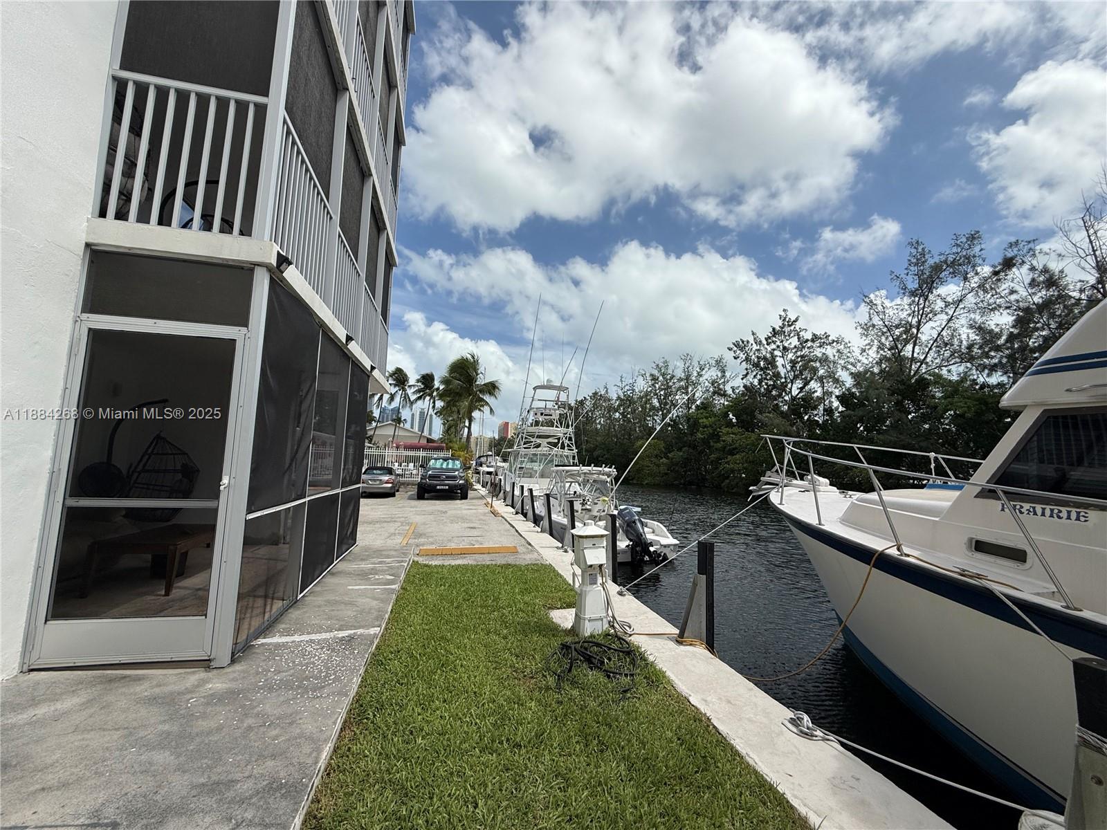 EASTERN SHORES WHITE HOUS - Residential