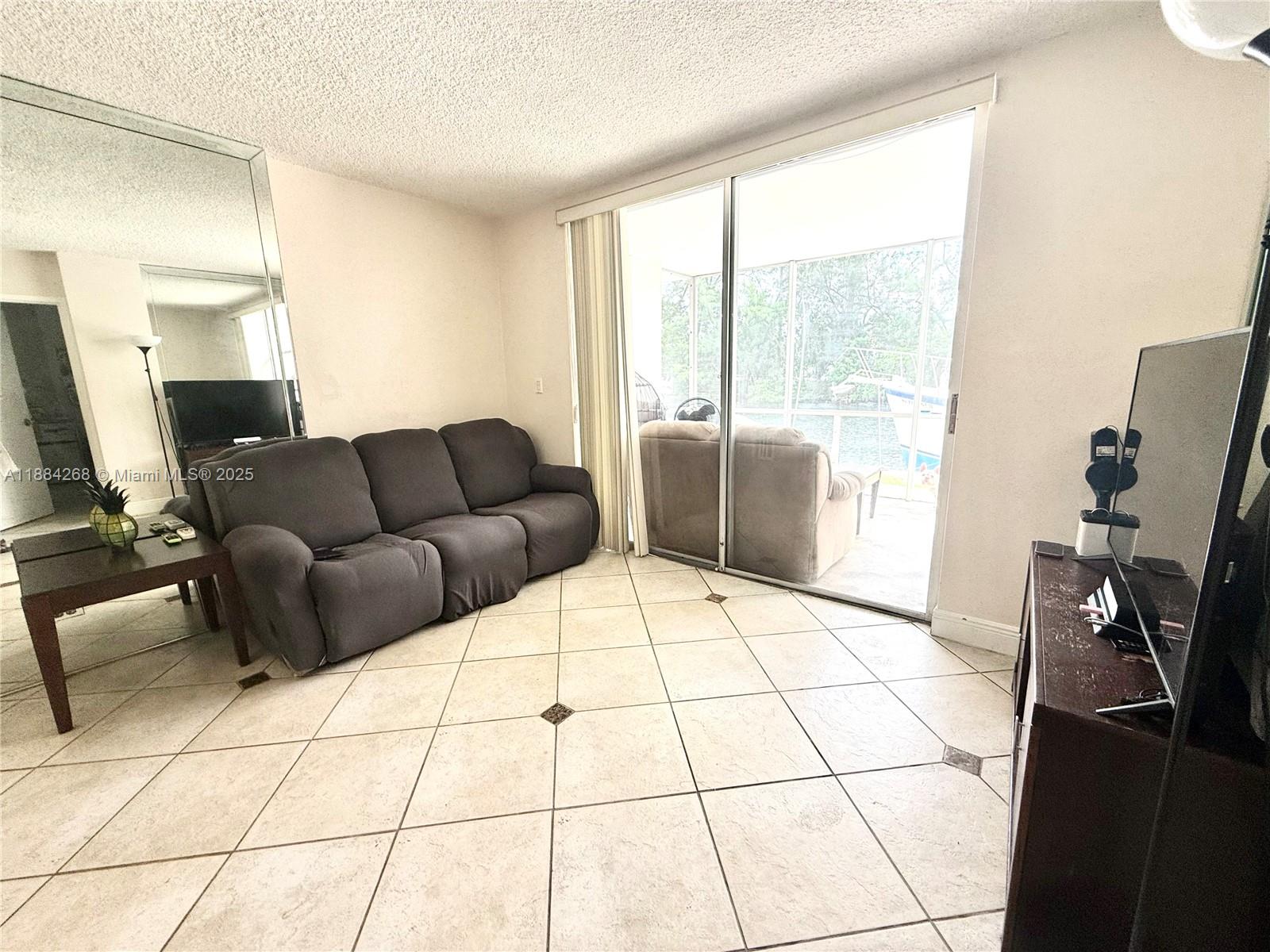 EASTERN SHORES WHITE HOUS - Residential