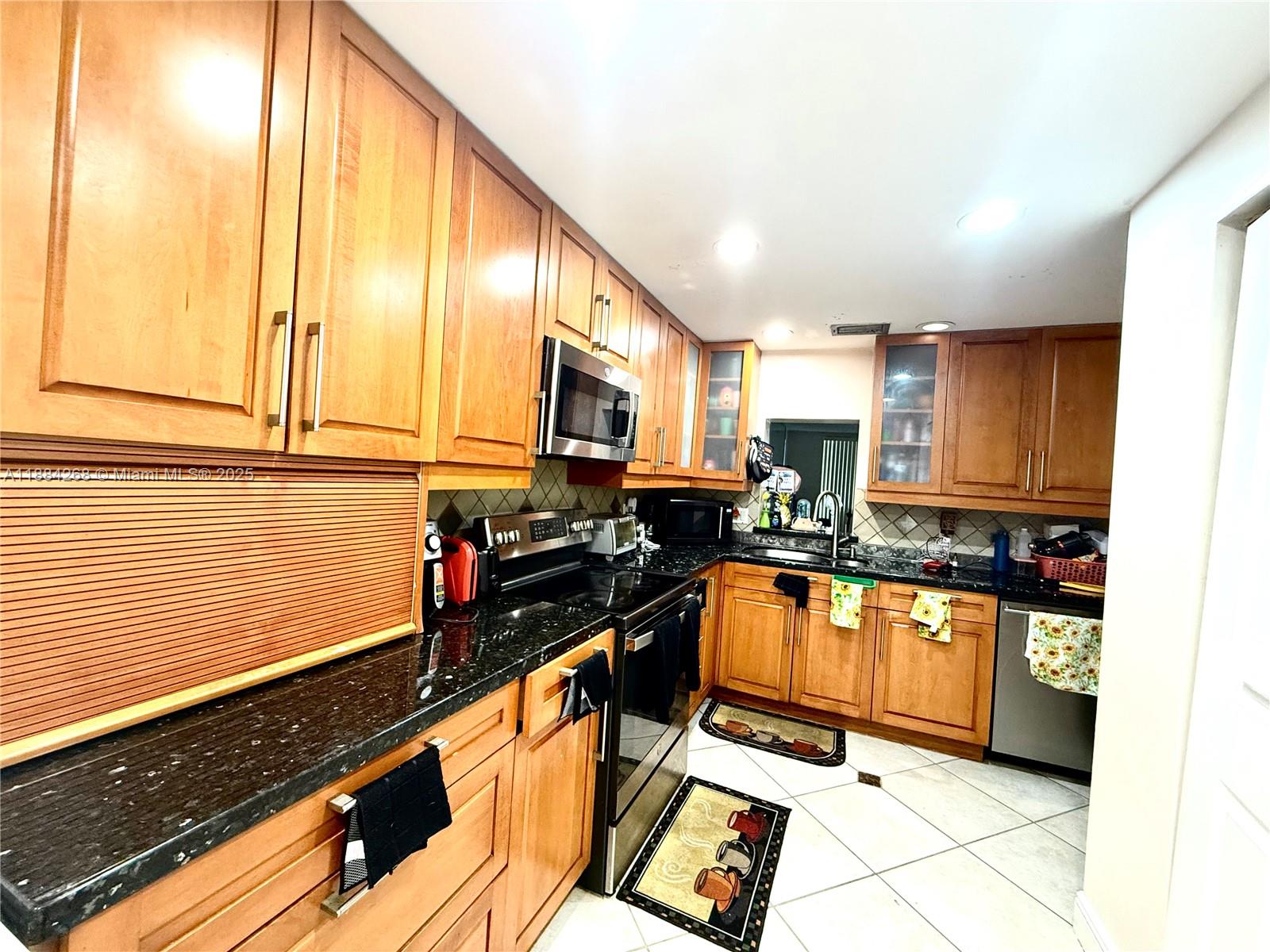 EASTERN SHORES WHITE HOUS - Residential