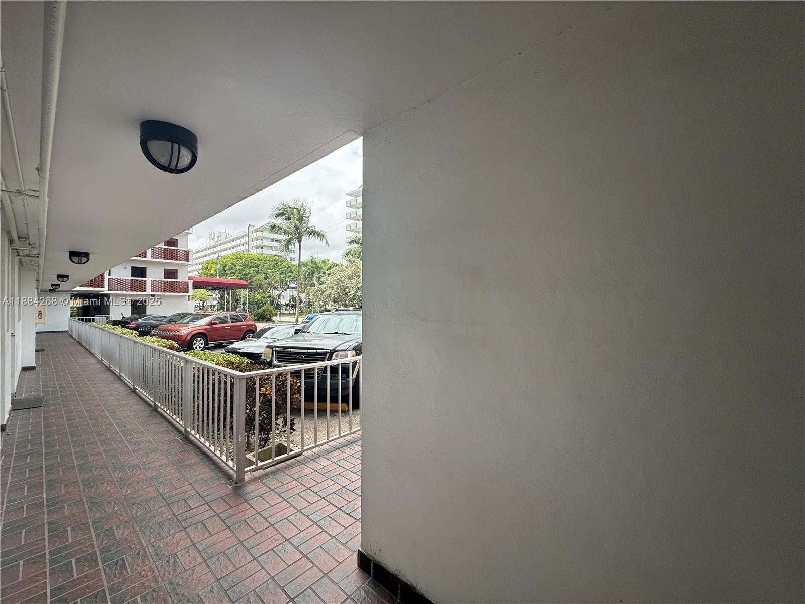 EASTERN SHORES WHITE HOUS - Residential