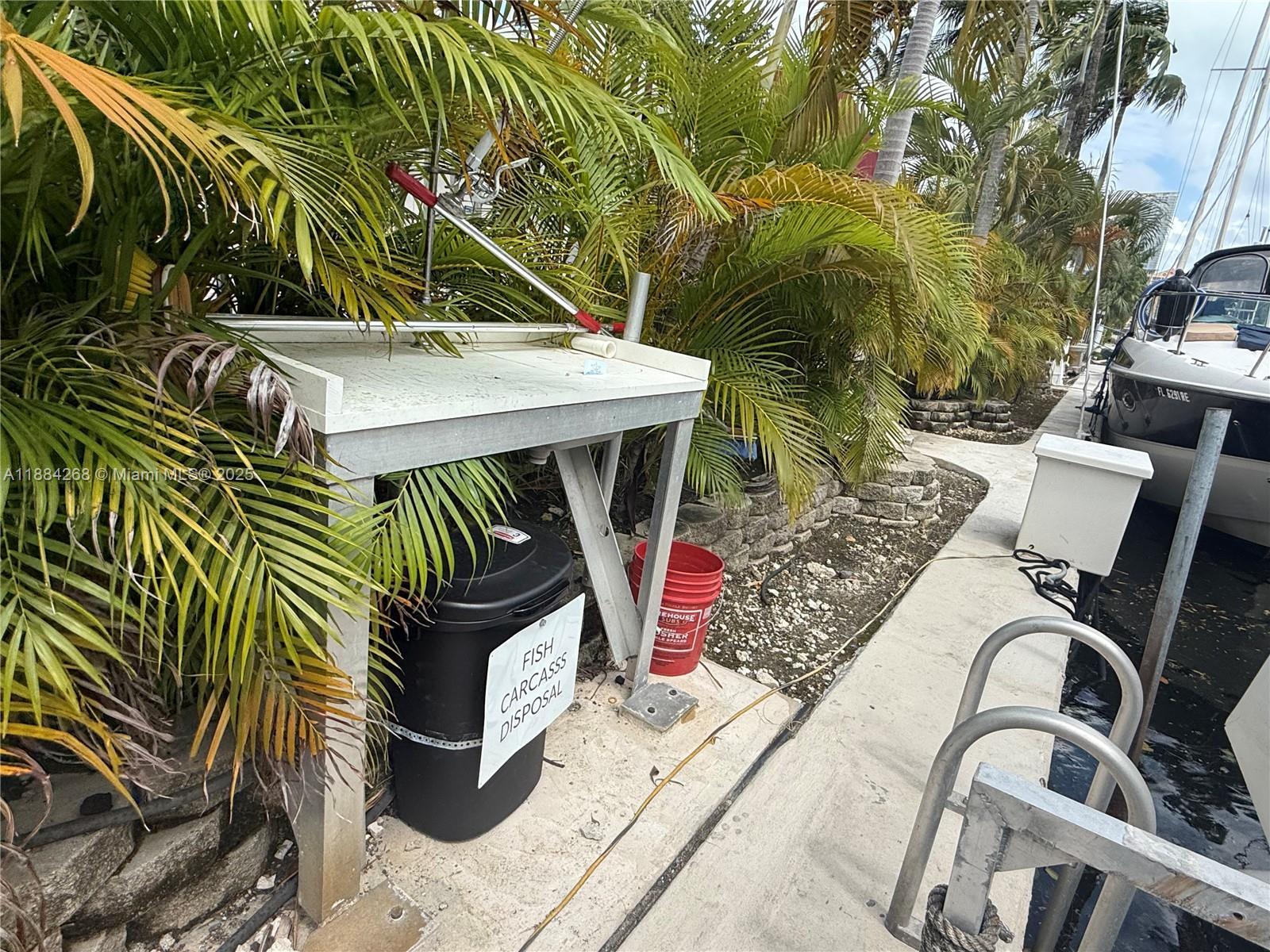 EASTERN SHORES WHITE HOUS - Residential