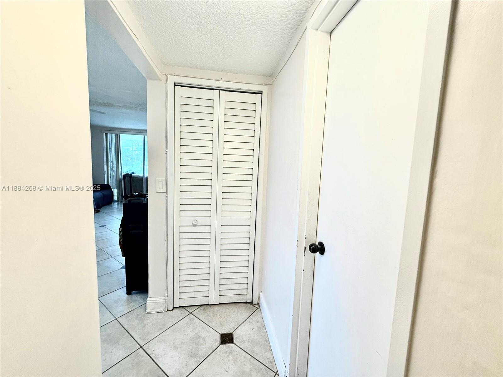 EASTERN SHORES WHITE HOUS - Residential
