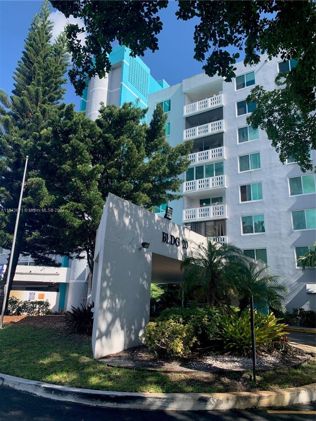 Photo of 919 Hillcrest Dr #210, Hollywood, FL 33021 (MLS # A11543671)