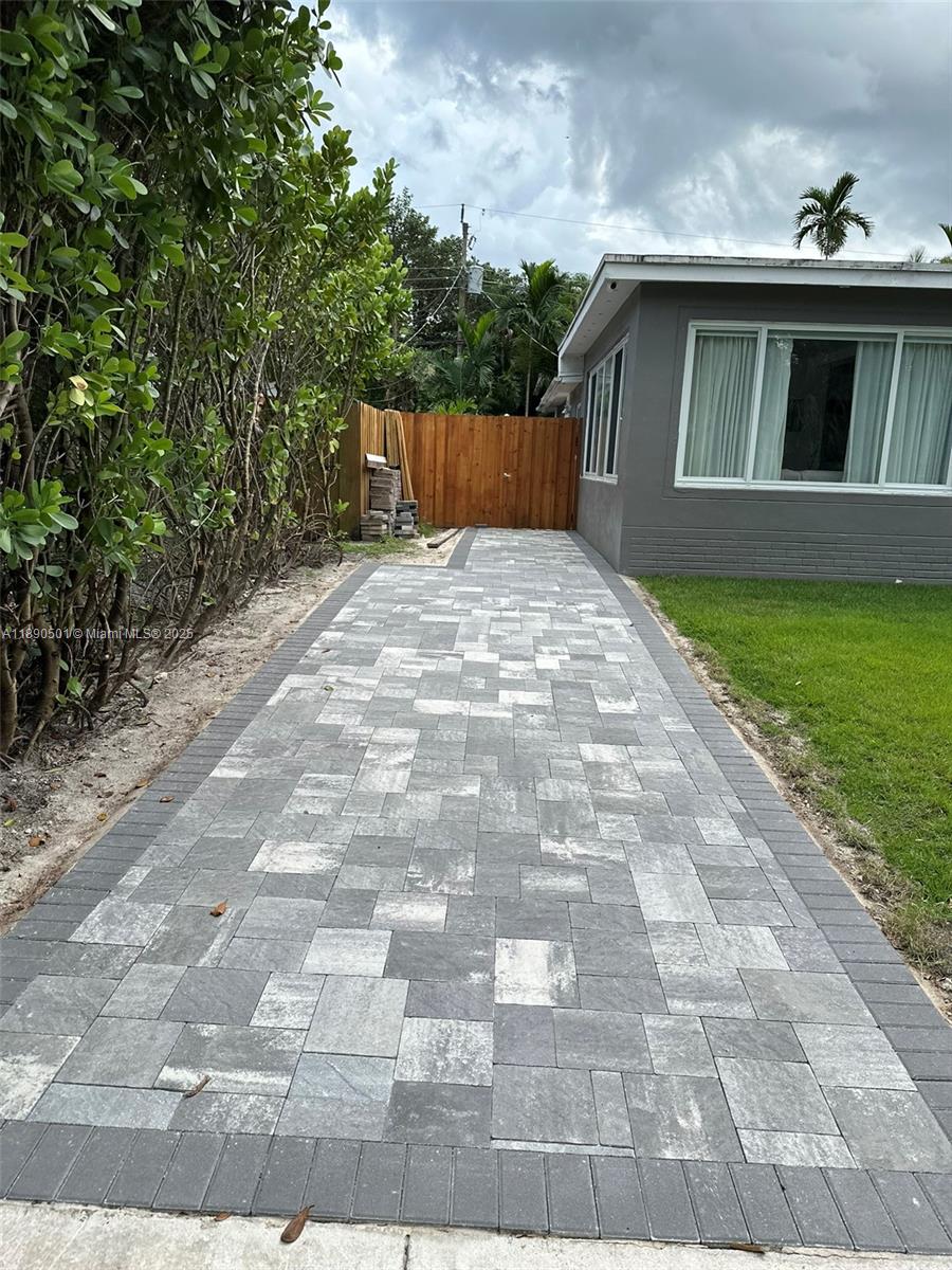 BREEZESWEPT ESTATES 2ND A - Residential Lease