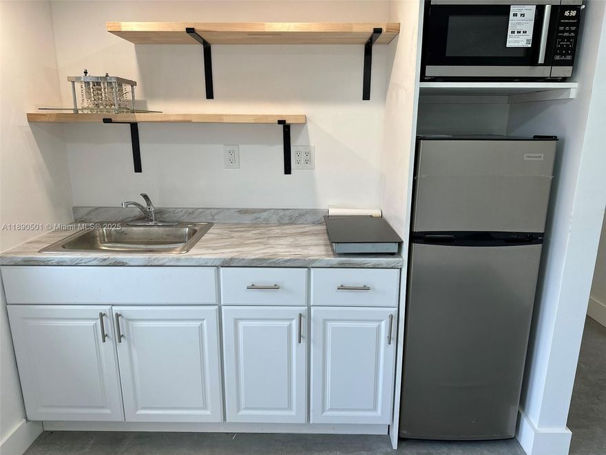 This stunning one-bedroom, one-bathroom unit has been completely remodeled.The kitchen features granite counters, stainless steel appliances, and tile flooring. A spacious studio and parking for one car. The rent includes water, electricity, and cable, making it a hassle-free living experience. The unit also boasts an independent entrance, ensuring privacy and security for residents. Central AC and a new split unit provide ultimate comfort year-round. Unfortunately, pets are not allowed in this property. Don't miss the opportunity to make this unit your new home . Contact us today to schedule a viewing.